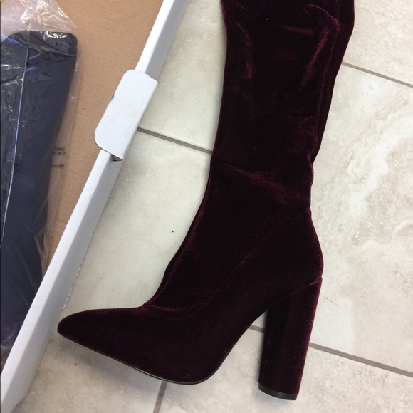 Over the Knee Boots - (8.5) - Picture 4 of 7